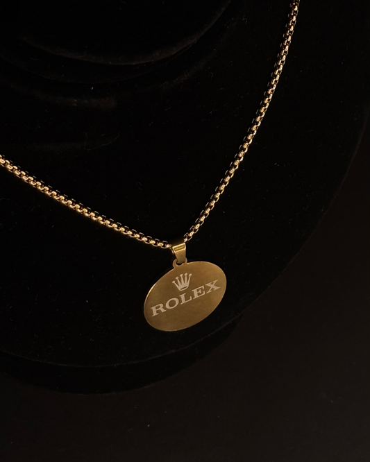 Gold Luxury Emblem Pendant Necklace ā Round Pendant with Curb Chain (Unisex)