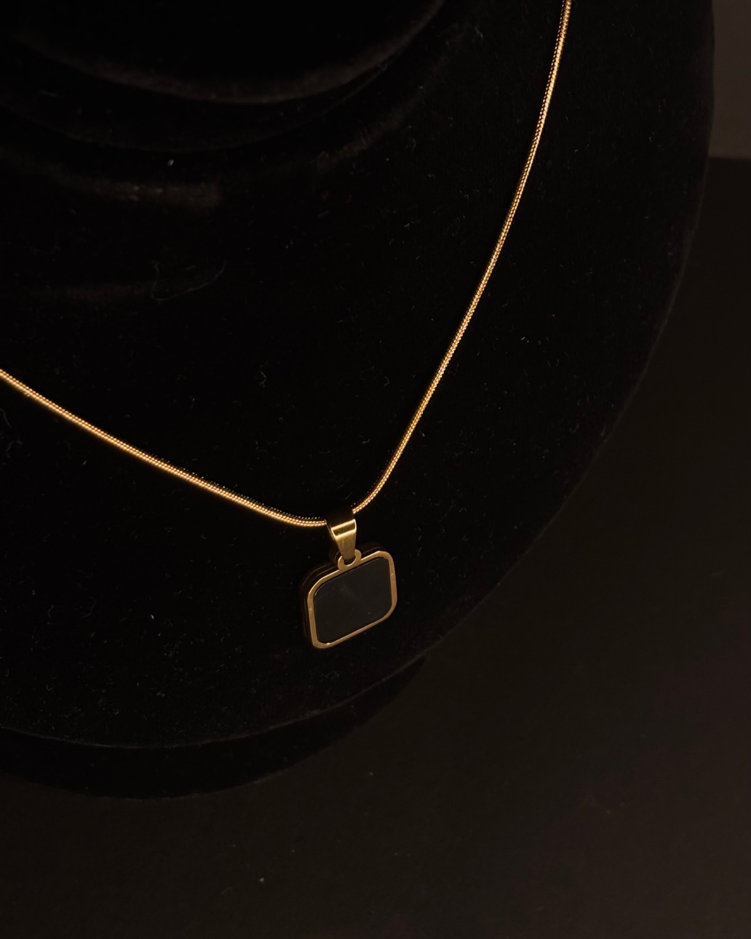 Elegant Dual-Tone Square Pendant Necklace – Gold Chain