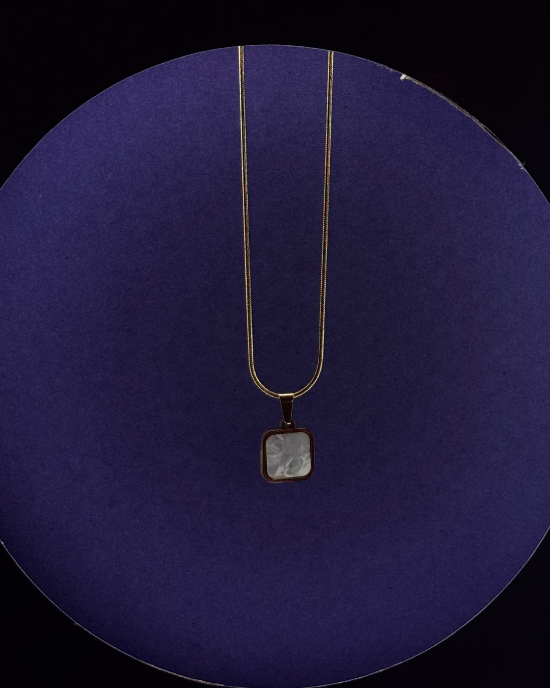 Elegant Dual-Tone Square Pendant Necklace – Gold Chain