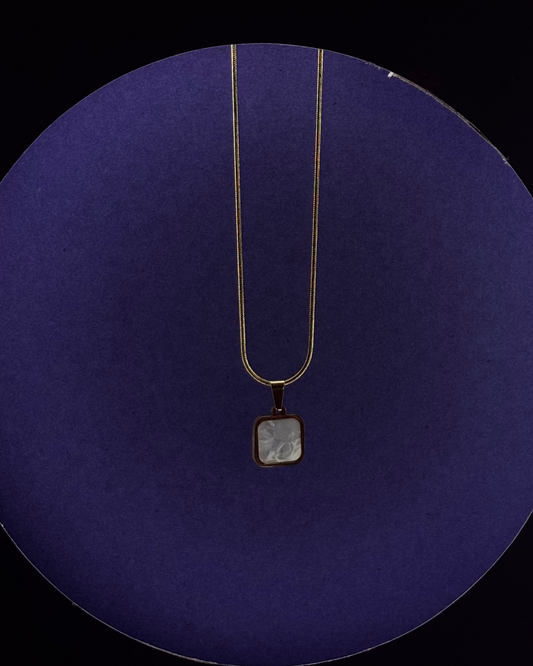 Elegant Dual-Tone Square Pendant Necklace – Gold Chain