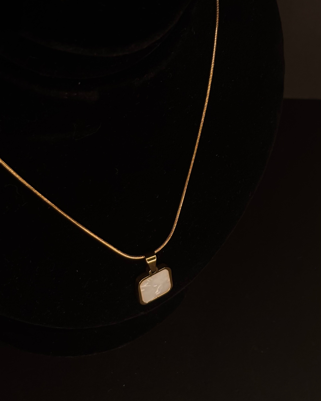 Elegant Dual-Tone Square Pendant Necklace – Gold Chain