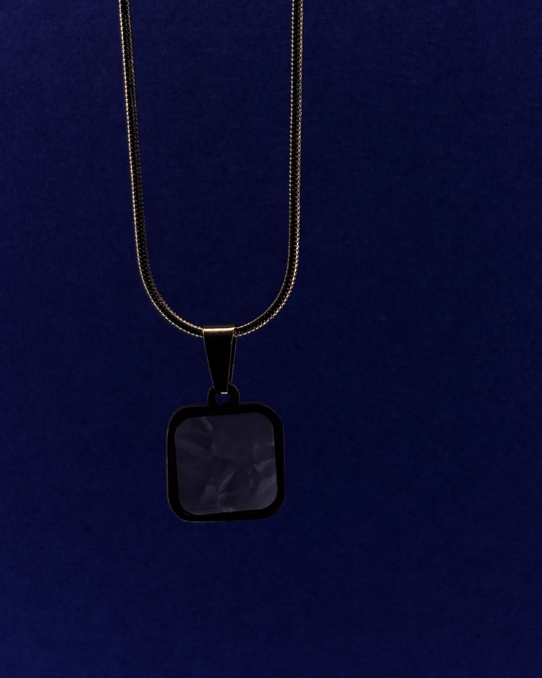 Elegant Dual-Tone Square Pendant Necklace – Gold Chain