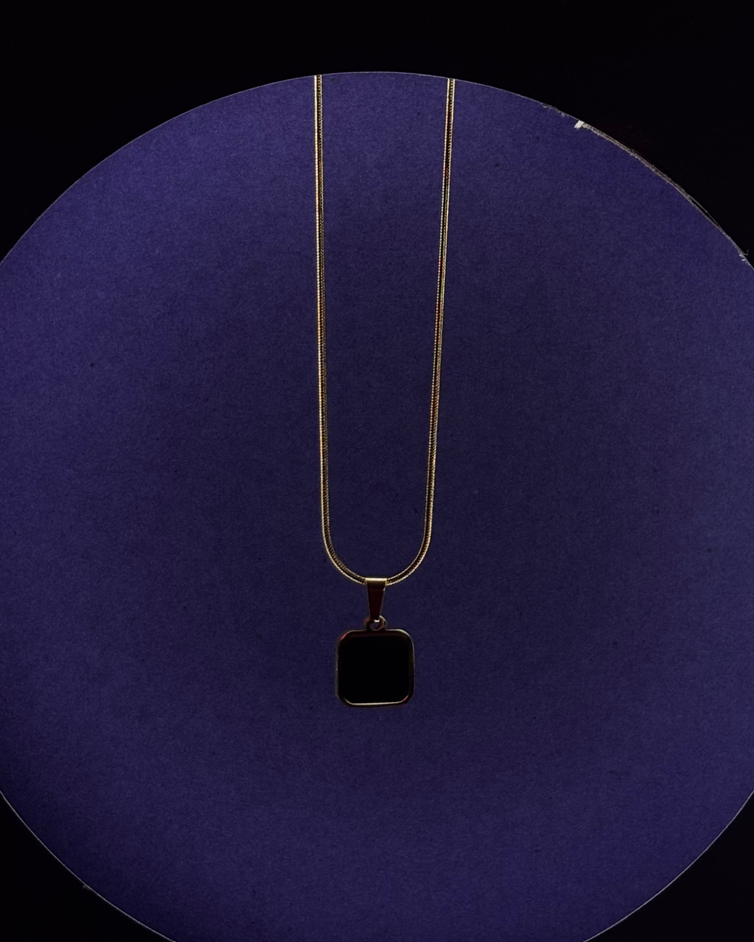 Elegant Dual-Tone Square Pendant Necklace – Gold Chain