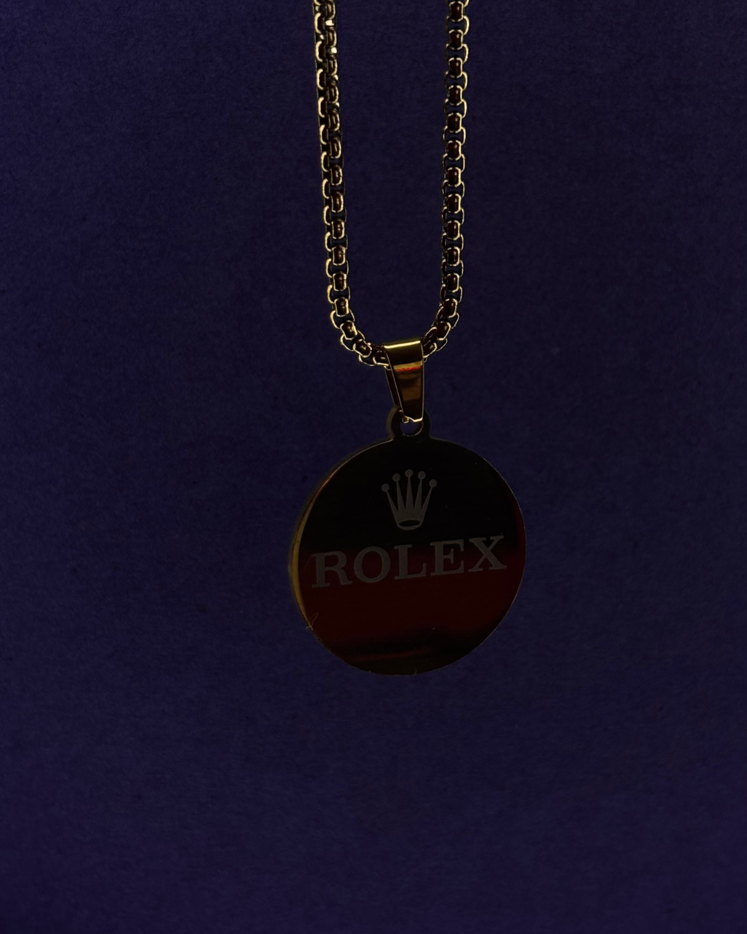 Gold Luxury Emblem Pendant Necklace – Round Pendant with Curb Chain (Unisex)