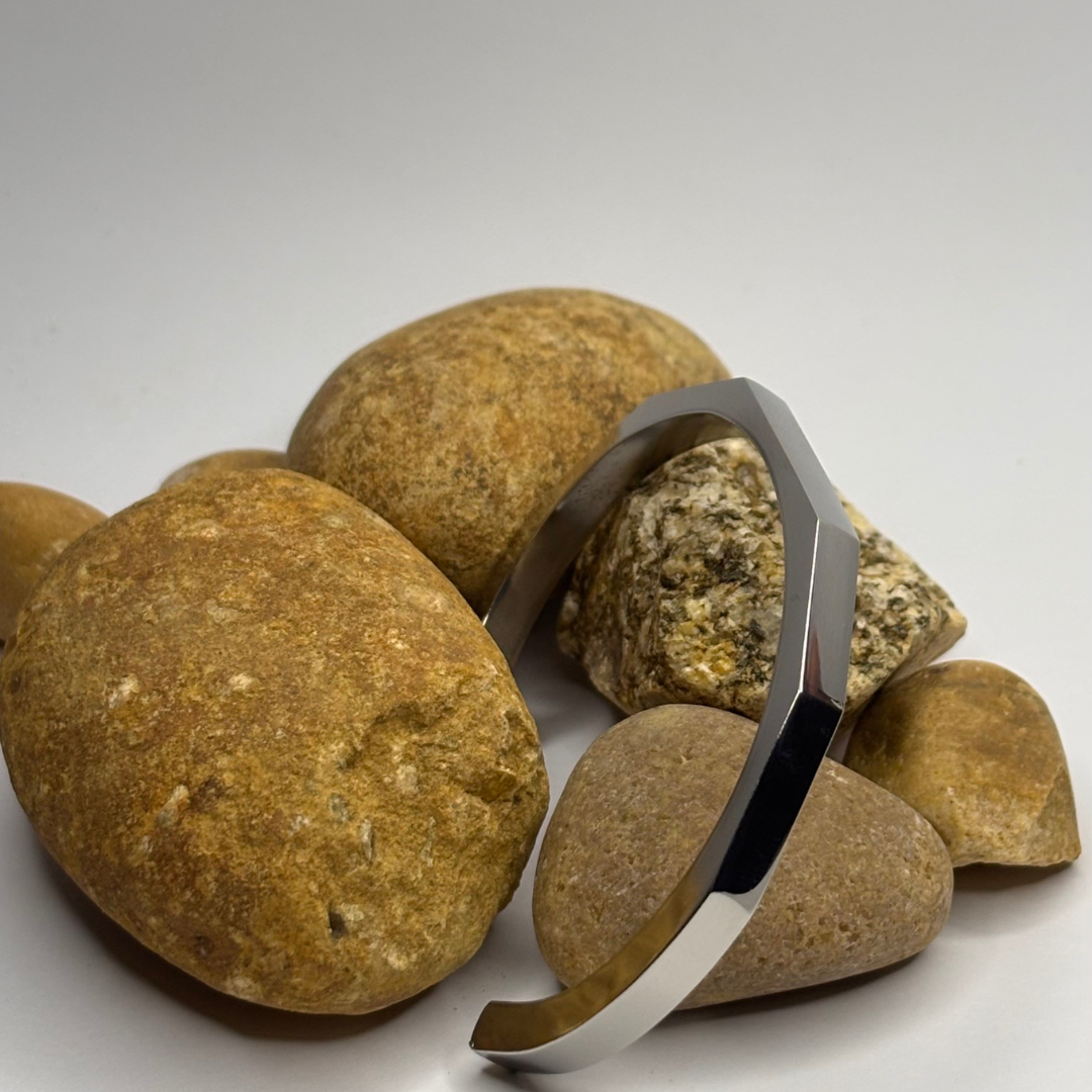 Sleek Silver Open Cuff Bracelet – Timeless Unisex Style