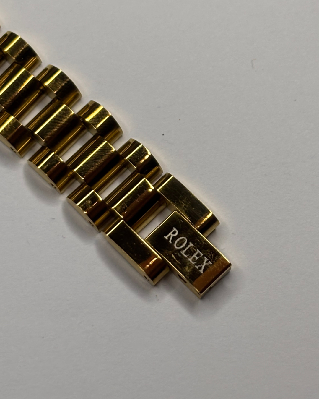 Luxury Rolex Style Bracelet – Timeless Unisex Jewelry (Available in 5 Colors)