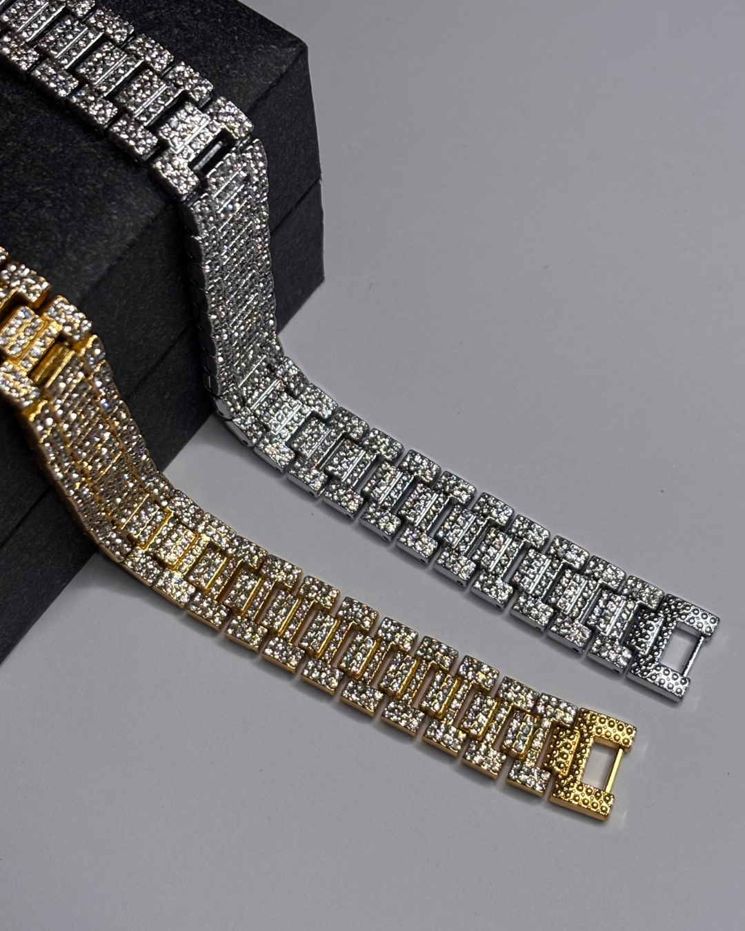 Iced Cuban Link Bracelet – Bold Hip Hop Statement Jewelry (Silver & Gold)