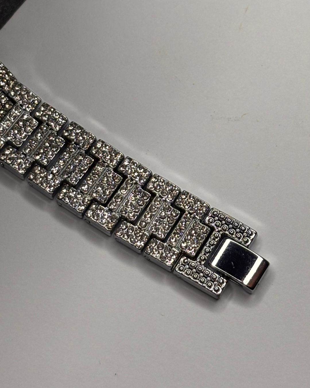 Iced Cuban Link Bracelet – Bold Hip Hop Statement Jewelry (Silver & Gold)