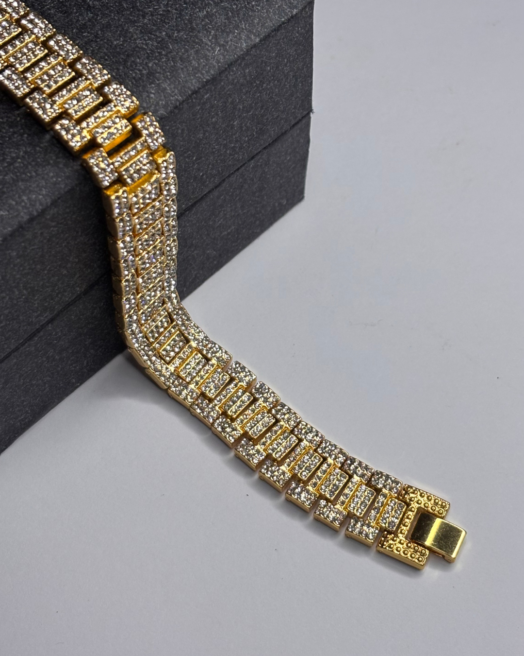 Iced Cuban Link Bracelet – Bold Hip Hop Statement Jewelry (Silver & Gold)