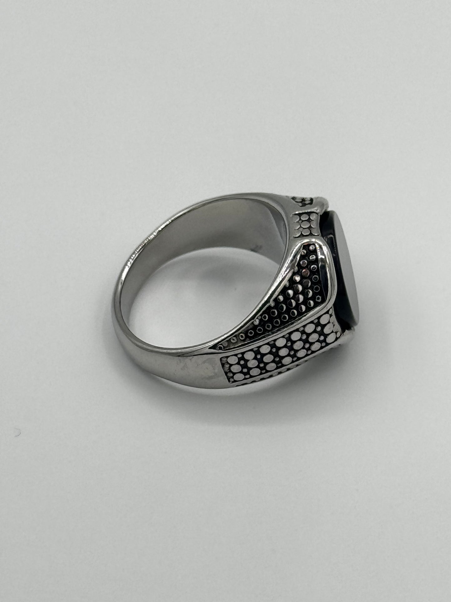 Men’s Regal Silver Stone Ring | Textured Heritage Design