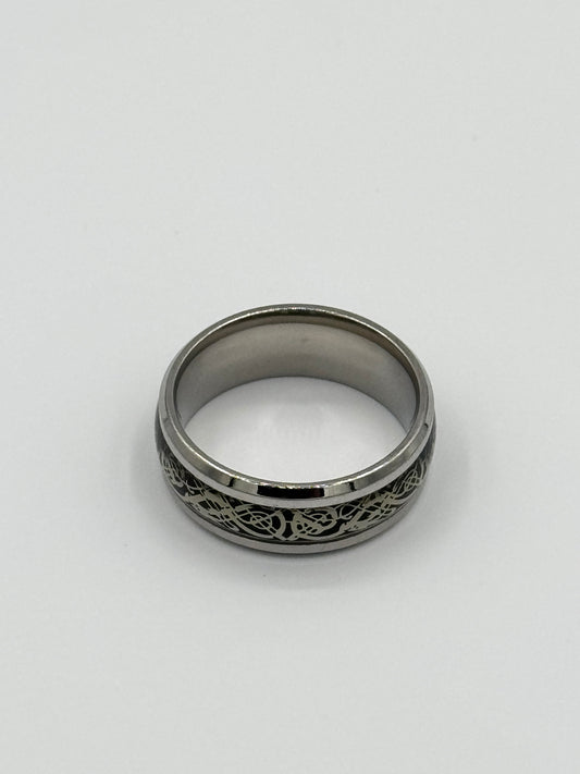 Men’s Regal Silver Engraved Ring | Timeless Heritage Design